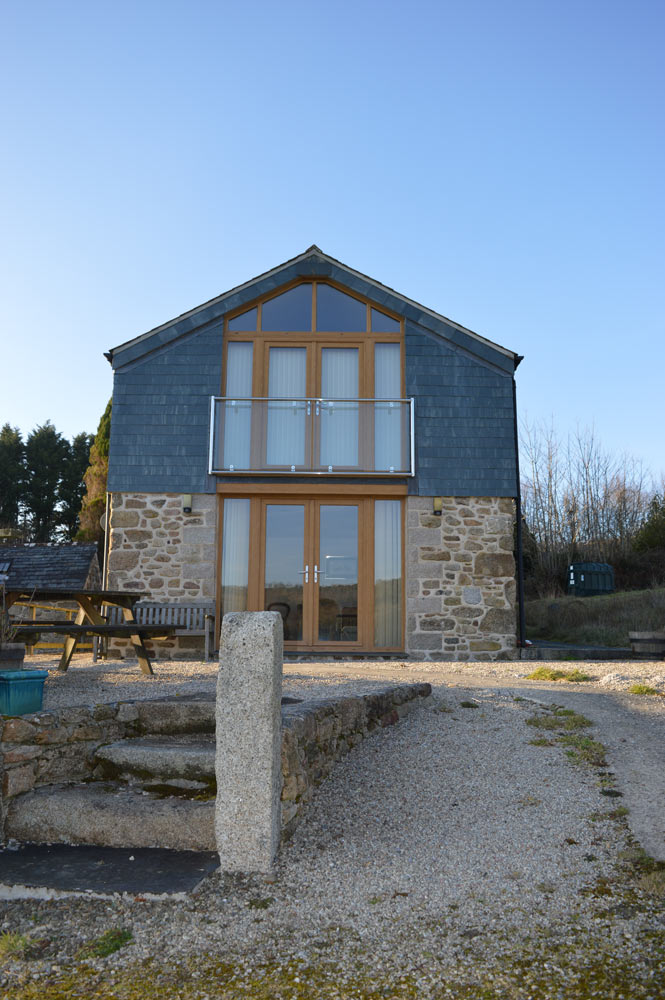 https://apsarchitecturaldesign.co.uk/wp-content/uploads/2023/02/Barn-conversions-in-cornwall-by-APS-Architecture-2.jpg