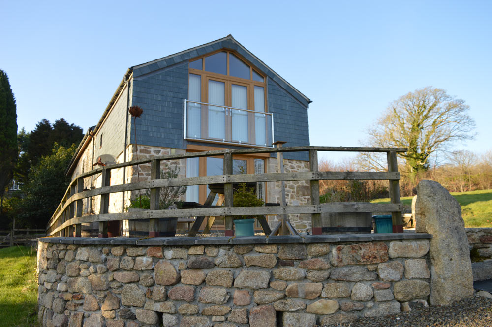 https://apsarchitecturaldesign.co.uk/wp-content/uploads/2023/02/Barn-conversions-in-cornwall-by-APS-Architecture-3.jpg